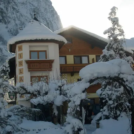Gasthof Hirlatz Guest house 3*