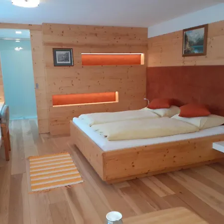 Gasthof Hirlatz Guest house