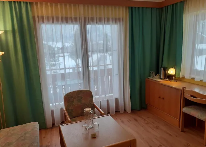 Hirlatz Πανσιόν Χάλστατ